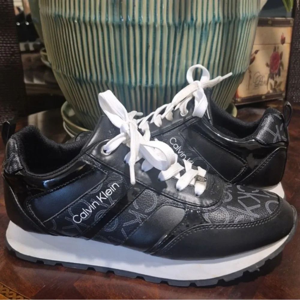 Calvin Klein Monochrome Lace-Up Sneakers Size 7.5